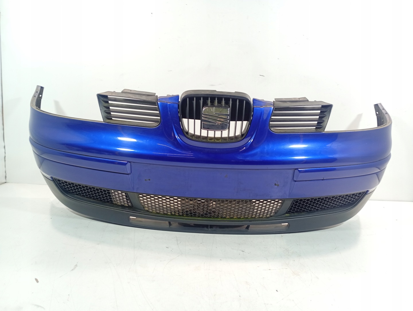 Seat Arosa and 1 97-05 front bumper front kod lakieru L55N