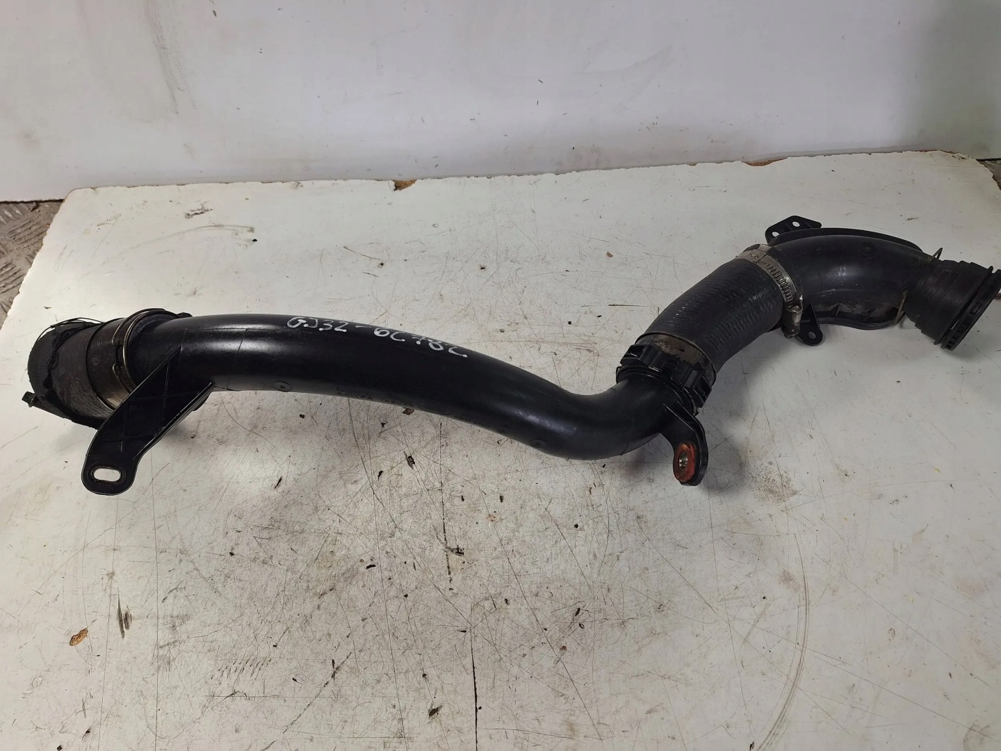 trouba hadice vedení intercoolera GJ32-6C782 Jaguar E-Pace X540