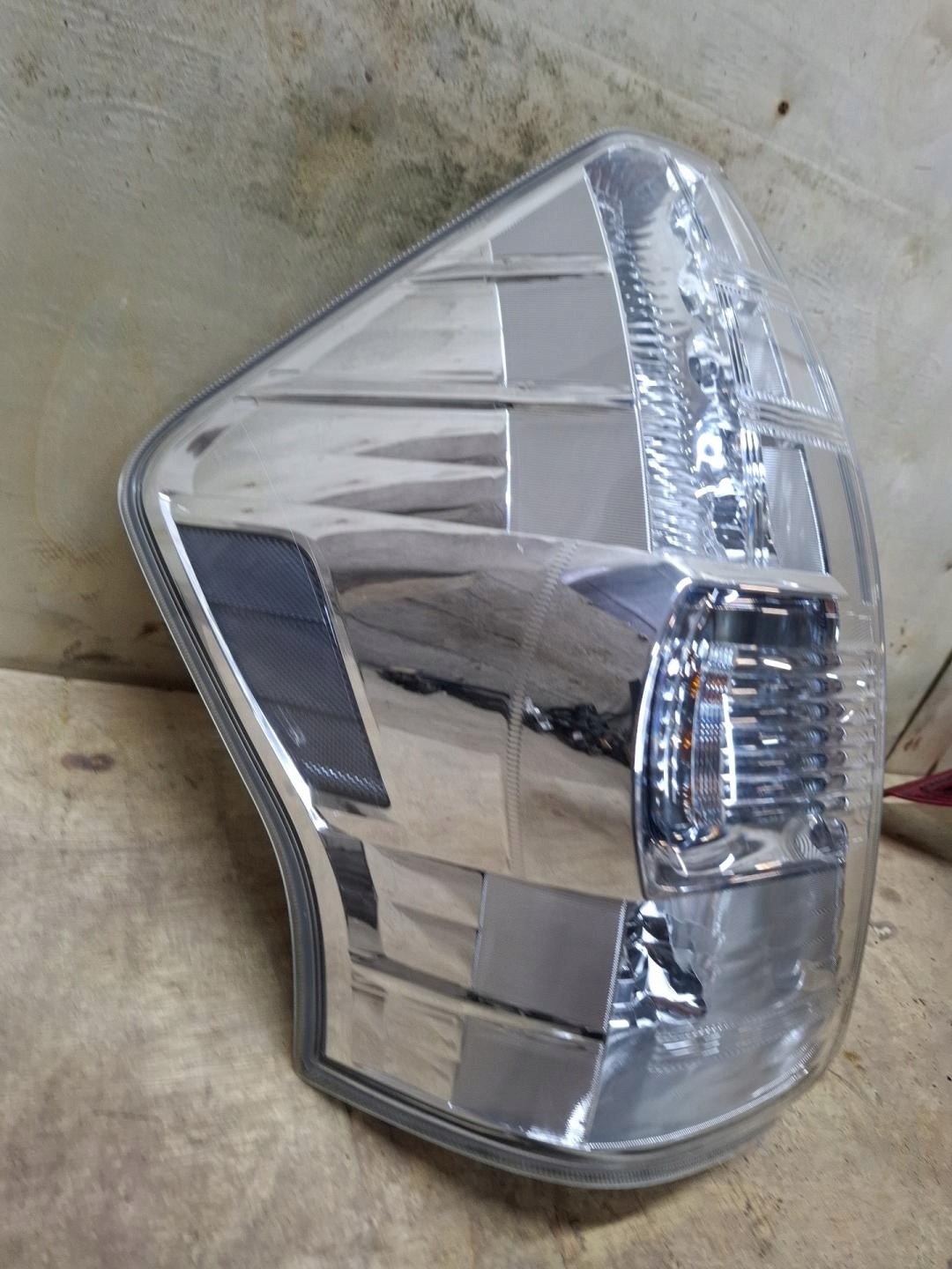light rear left side Toyota Prius plus ZVW40 2012 13089R1-S1