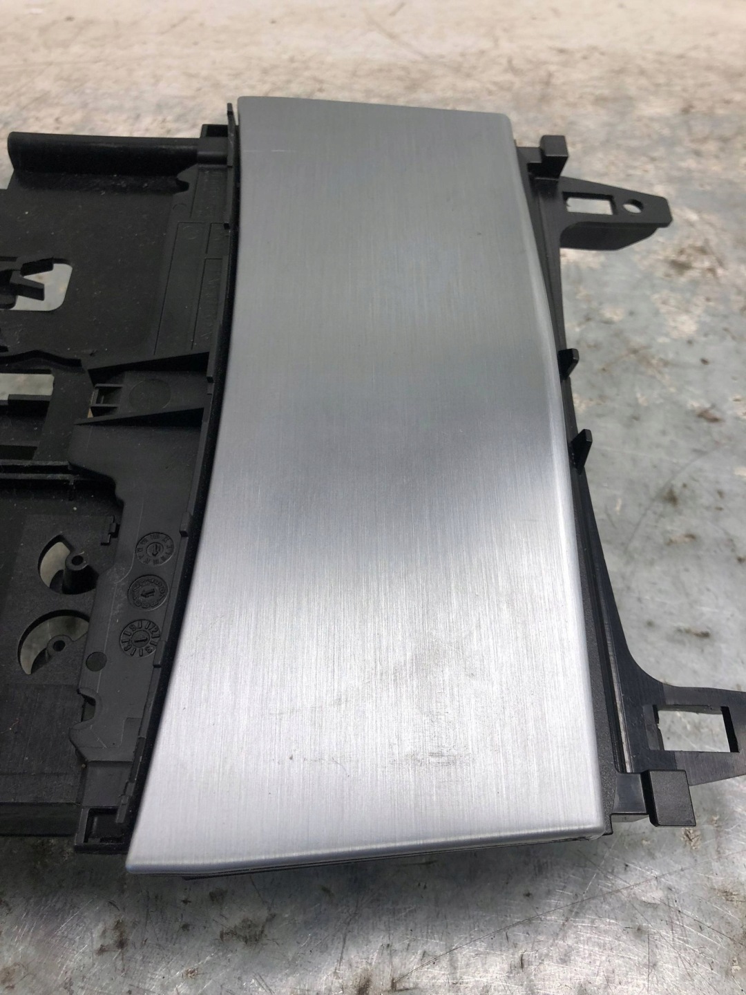 ashtray passenger compartment MERCEDES W204 A2046801350