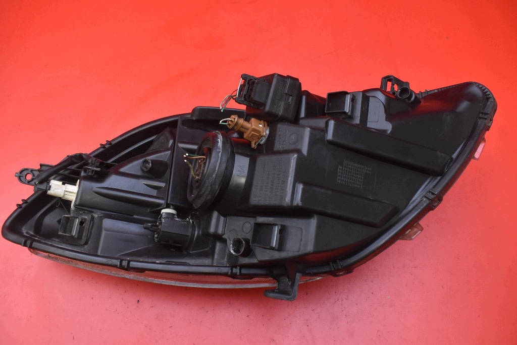 REFLEKTOR left light front EU 81150-0D330 TOYOTA YARIS 2 II 05-09