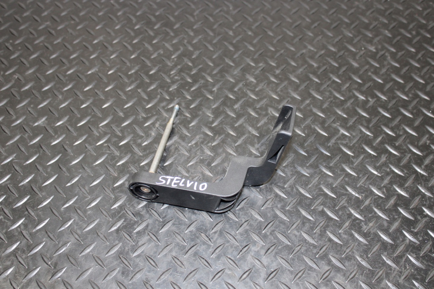 REGULACJA des Lenkrads ALFA ROMEO STELVIO Q4