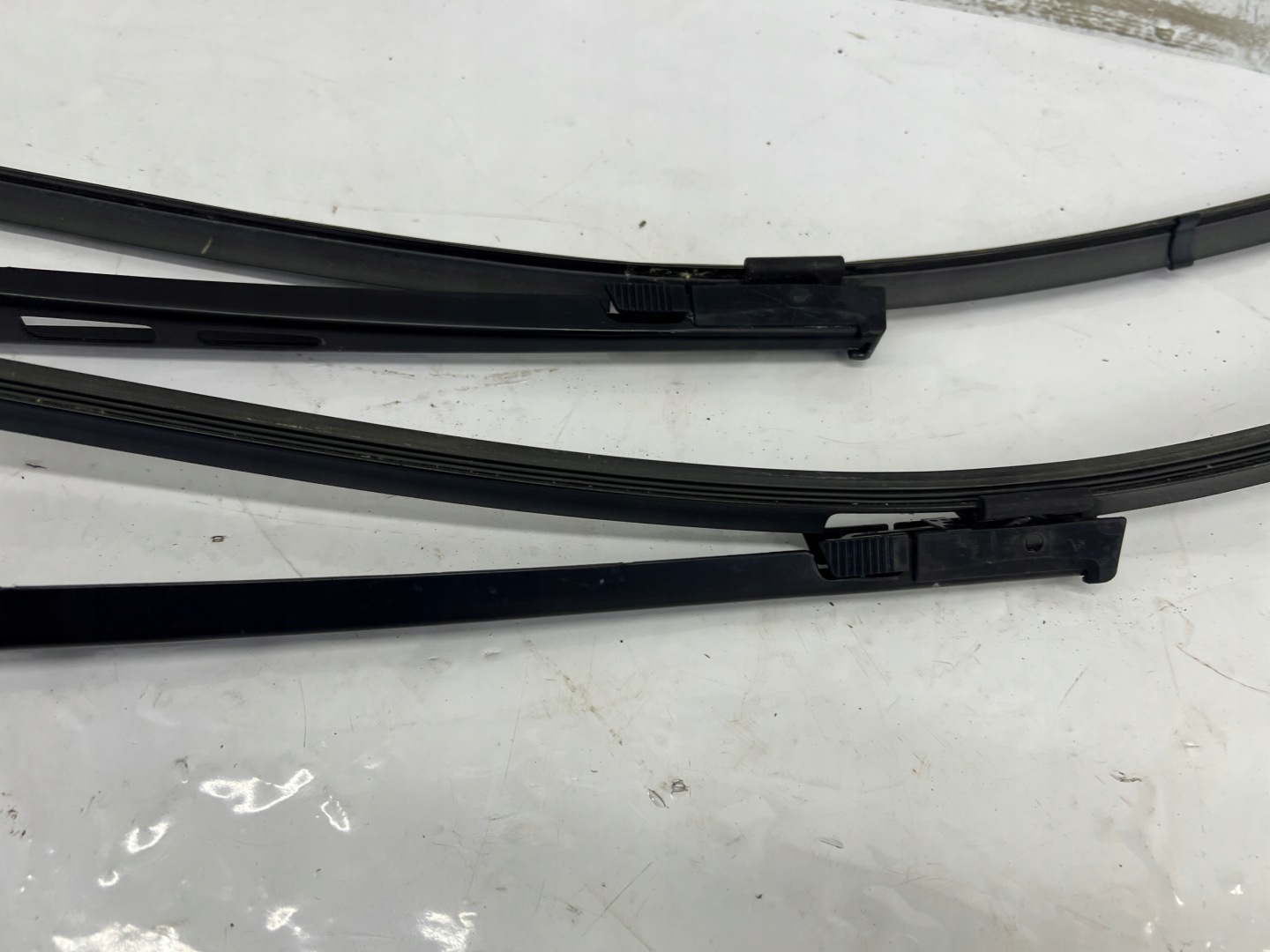 AUDI A6 C6 arm of wipers 4F1955407A 4F1955408A right + left