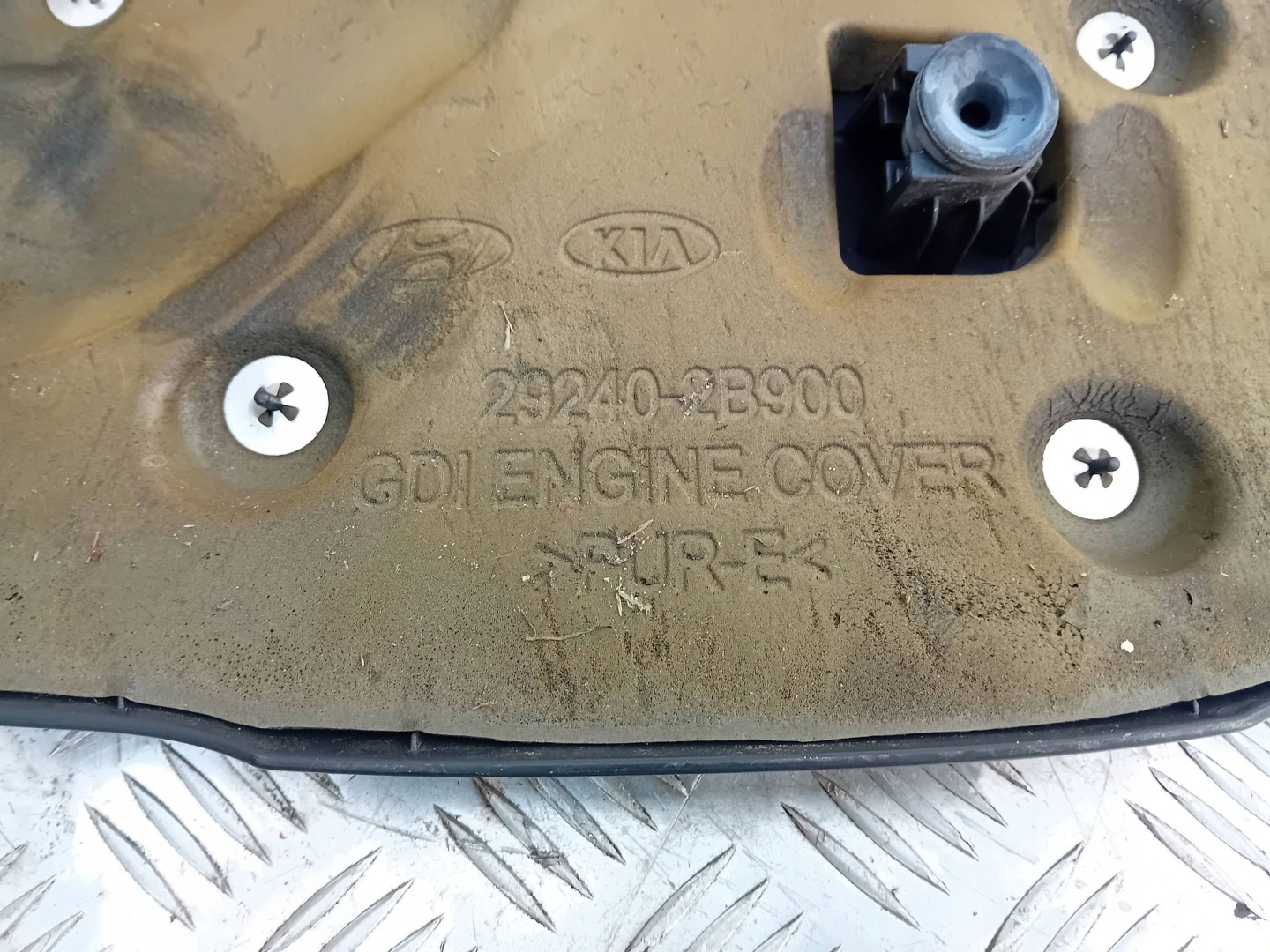 KIA Ceed II 1.6 T-GDI cover upper of the engine