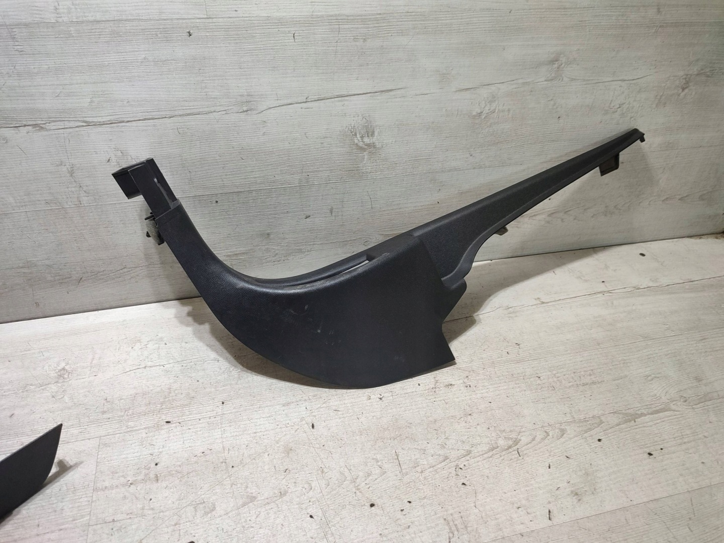 Peugeot 308 2019 front side left moulding threshold