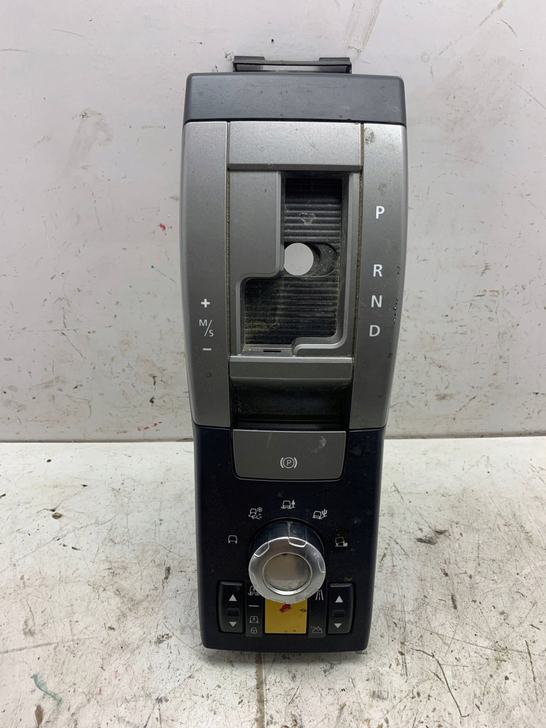 PANEL regulation console central 8H32-14B596-AA RAGNE ROVER L320 (05-13)