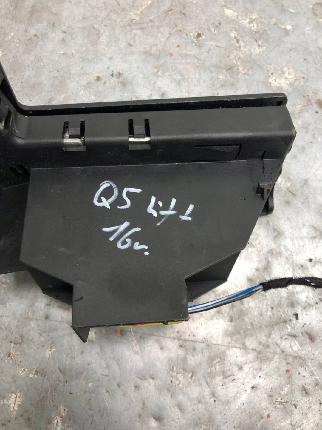 Sicherungen PIROTECHNICZNY AUDI Q5 LIFT 4F0915519