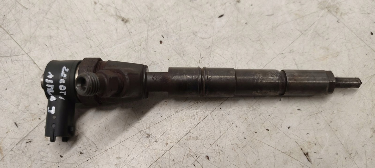 injector Opel Astra J kombi 2,0 CDTI