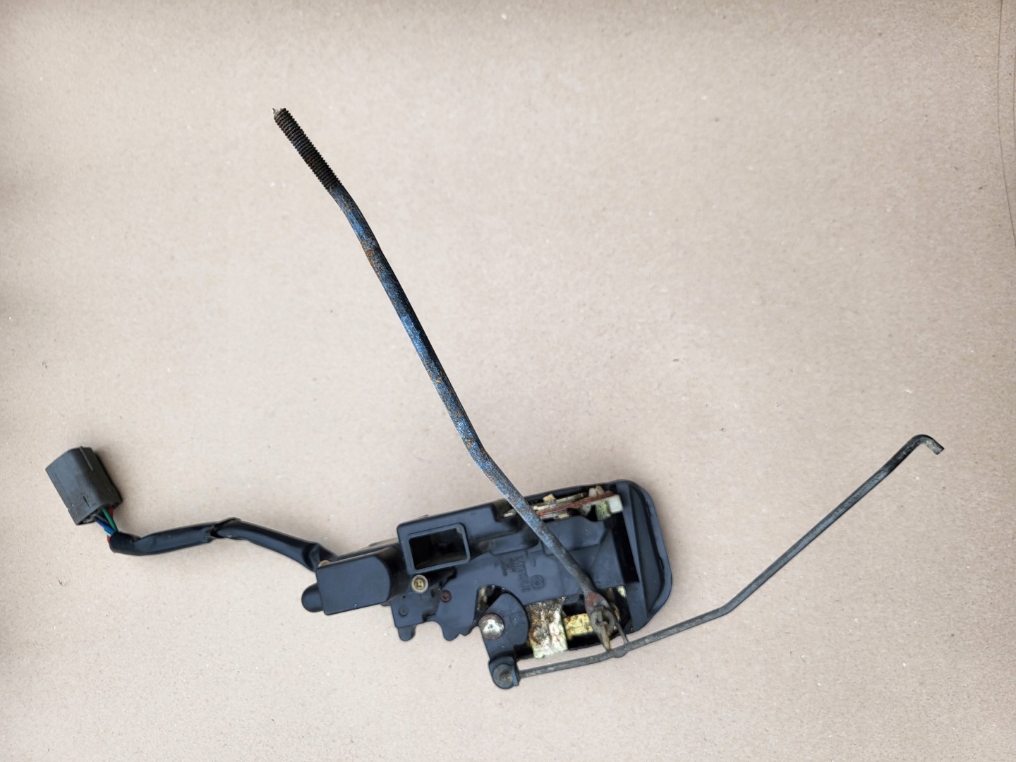 lock door left front MAZDA 626 IV 2PIN OE EU 152800-7001