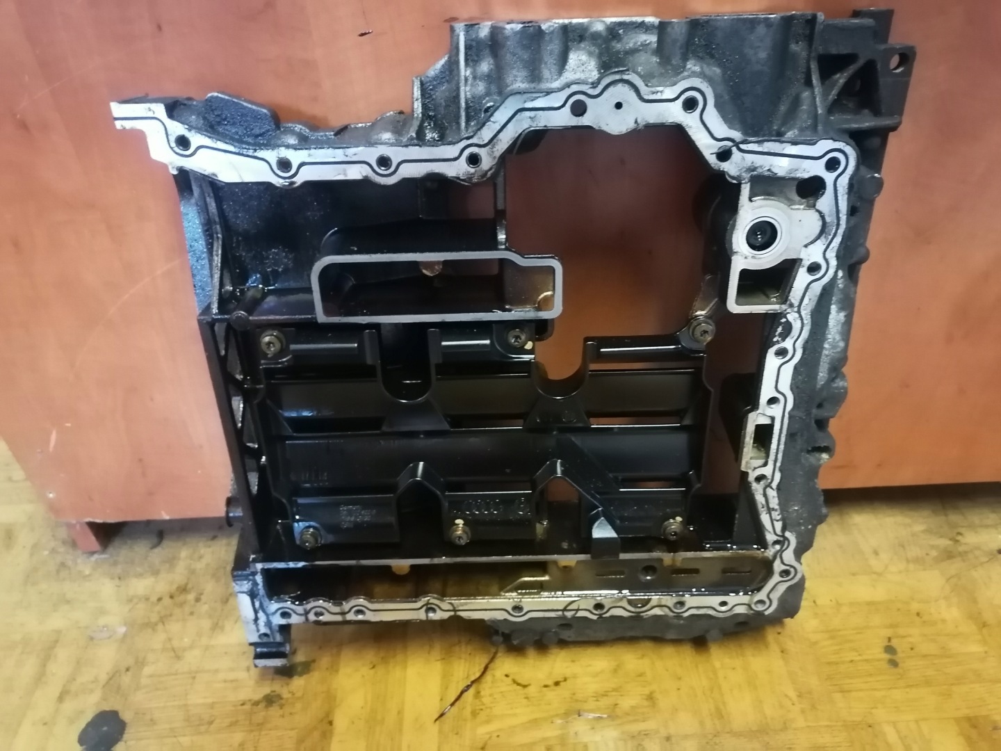 AUDI 3.2 fedél FALI olaj 06E103623B