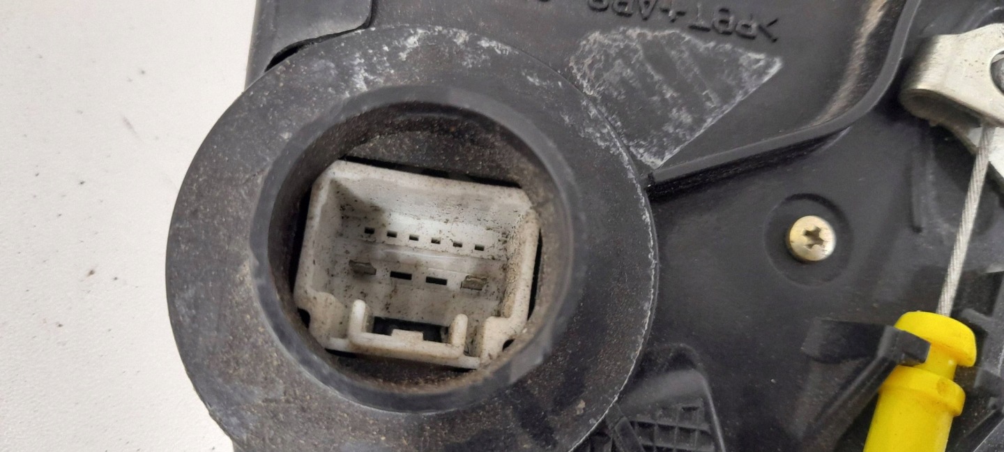 Toyota Corolla E12 Avensis T25 lock door front right (Z56)