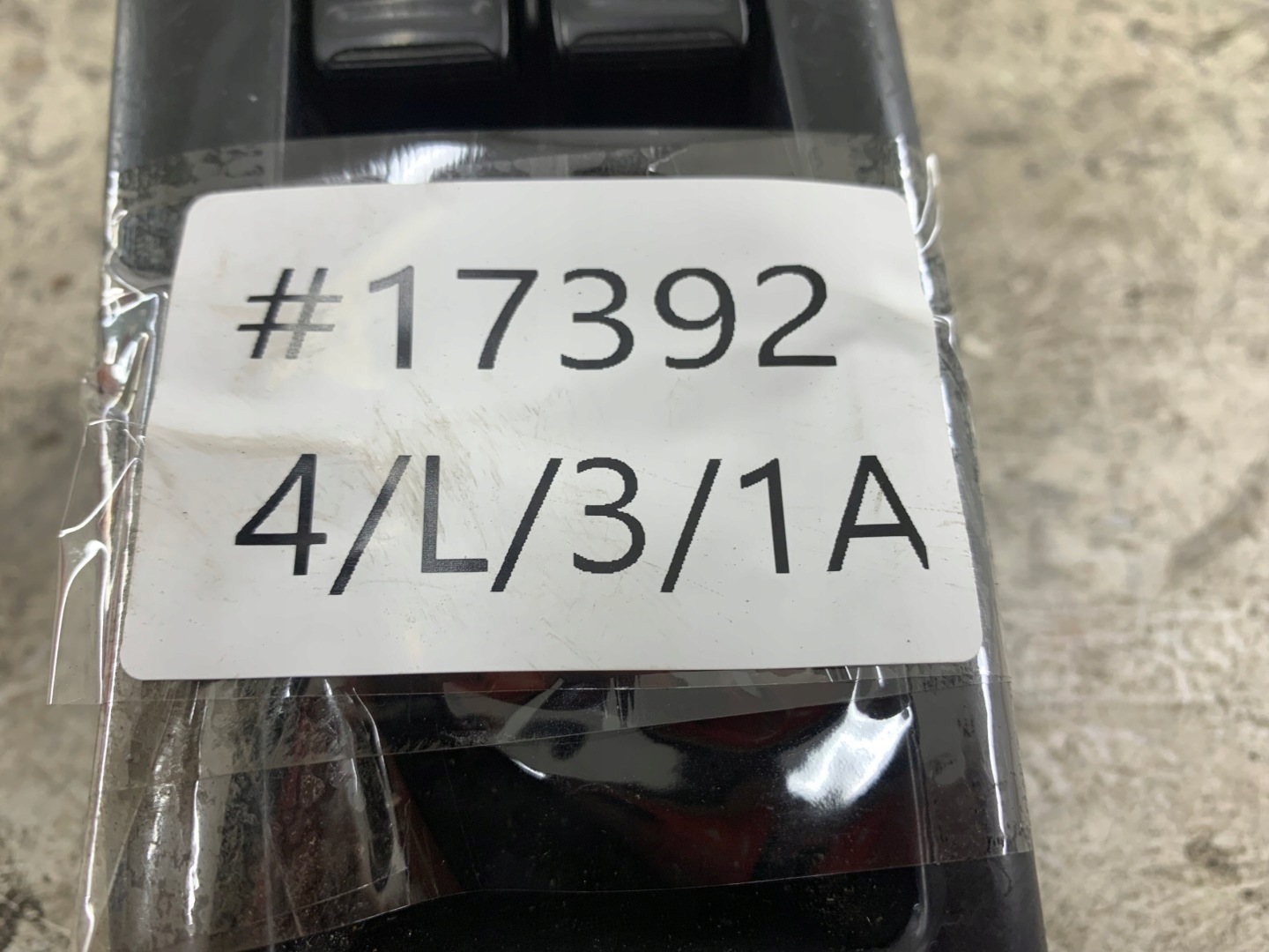 NISSAN PRIMERA P12 PANEL okna levý předek 25401AV640