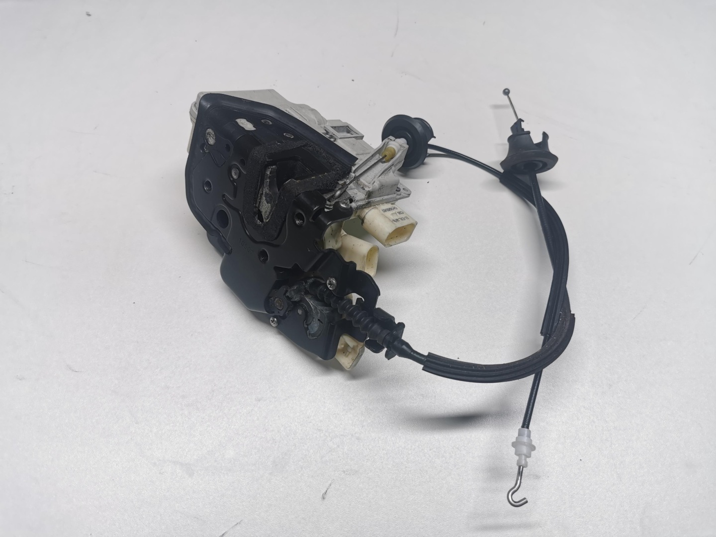 lock door left front 9 PIN AUDI A8 D3 4E1837015