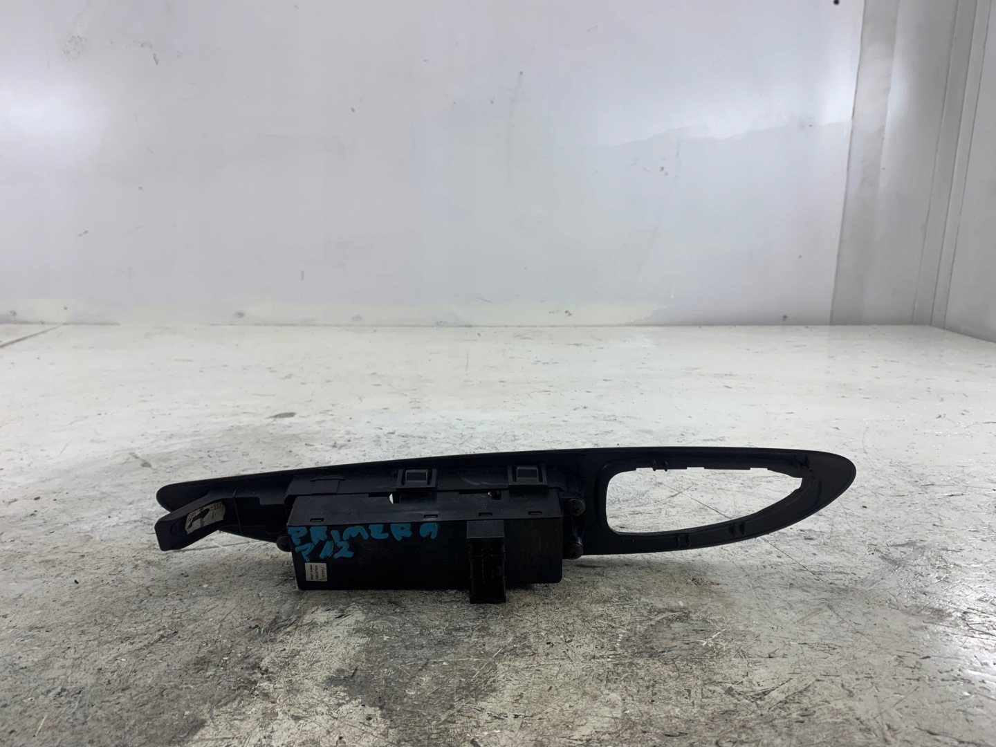 NISSAN PRIMERA P12 PANEL okna levý předek 25401AV640