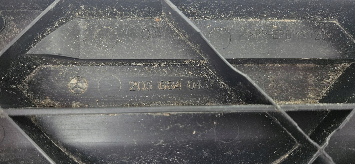 Mercedes-Benz C W203 right element wkladu boot 2036840431