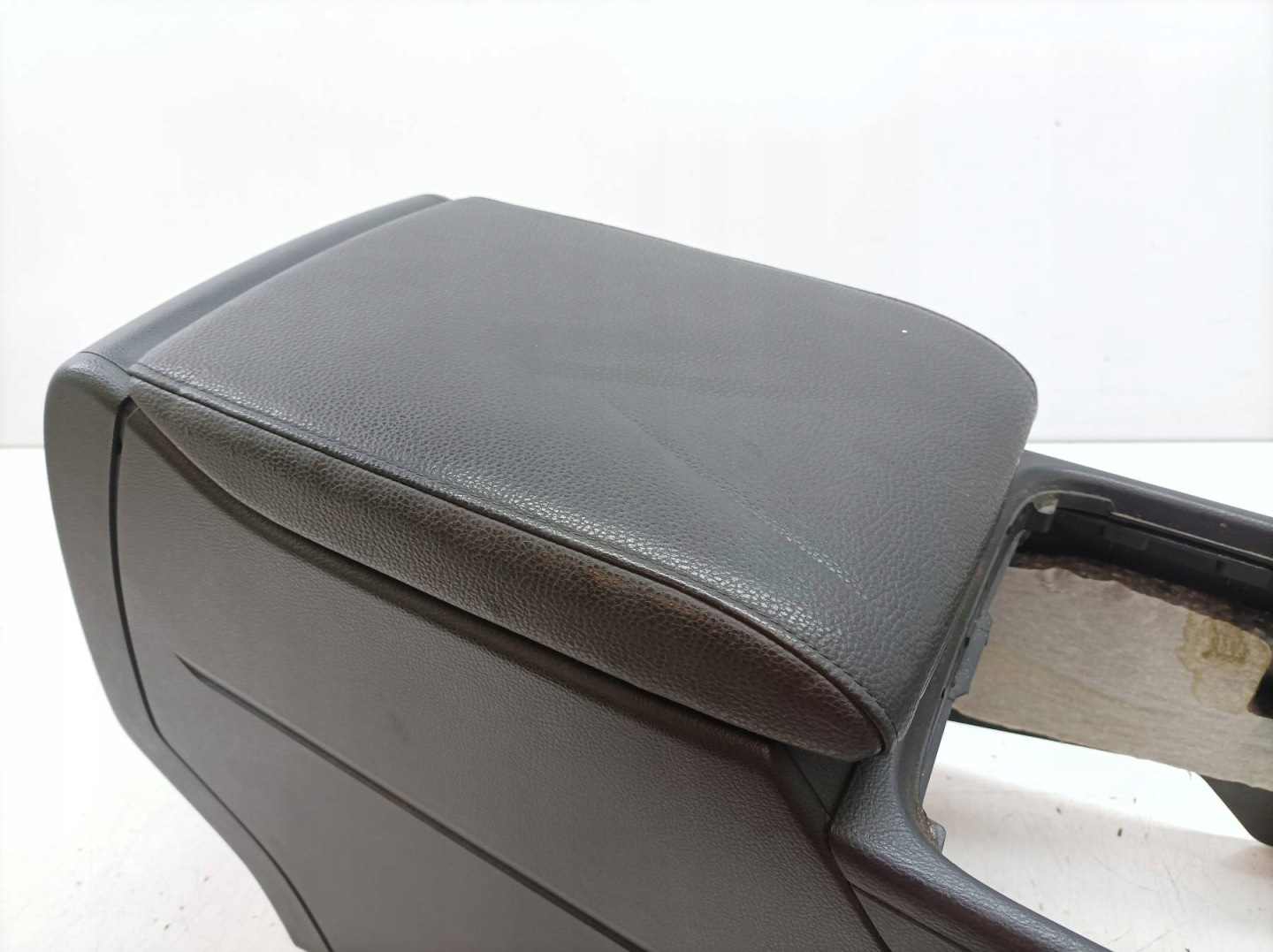 TUNEL central armrest passenger compartment 7P Volkswagen Touareg II (2011- )