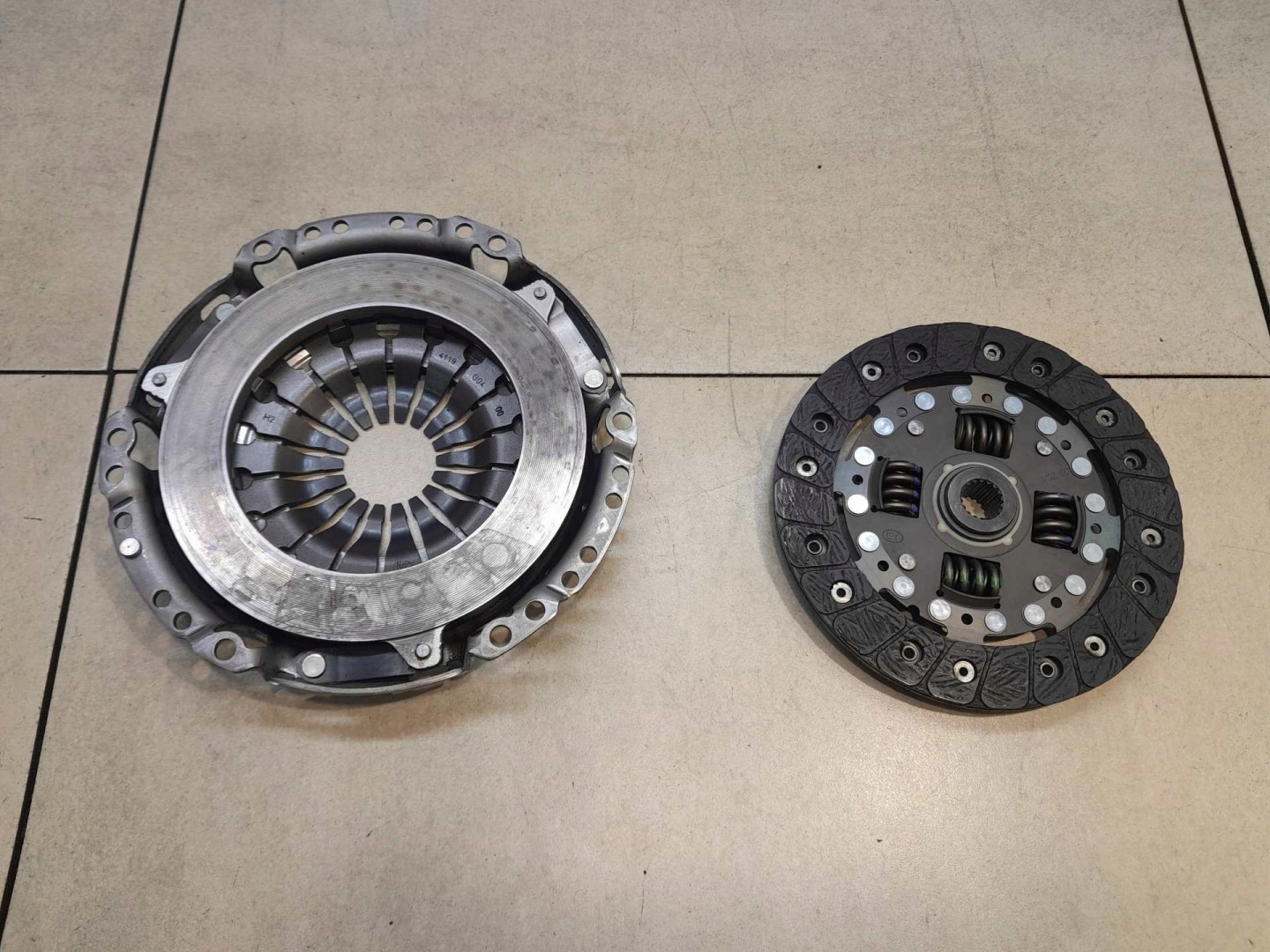 Disque de pression Embrayage CORSA C 1.2 16V 319011010