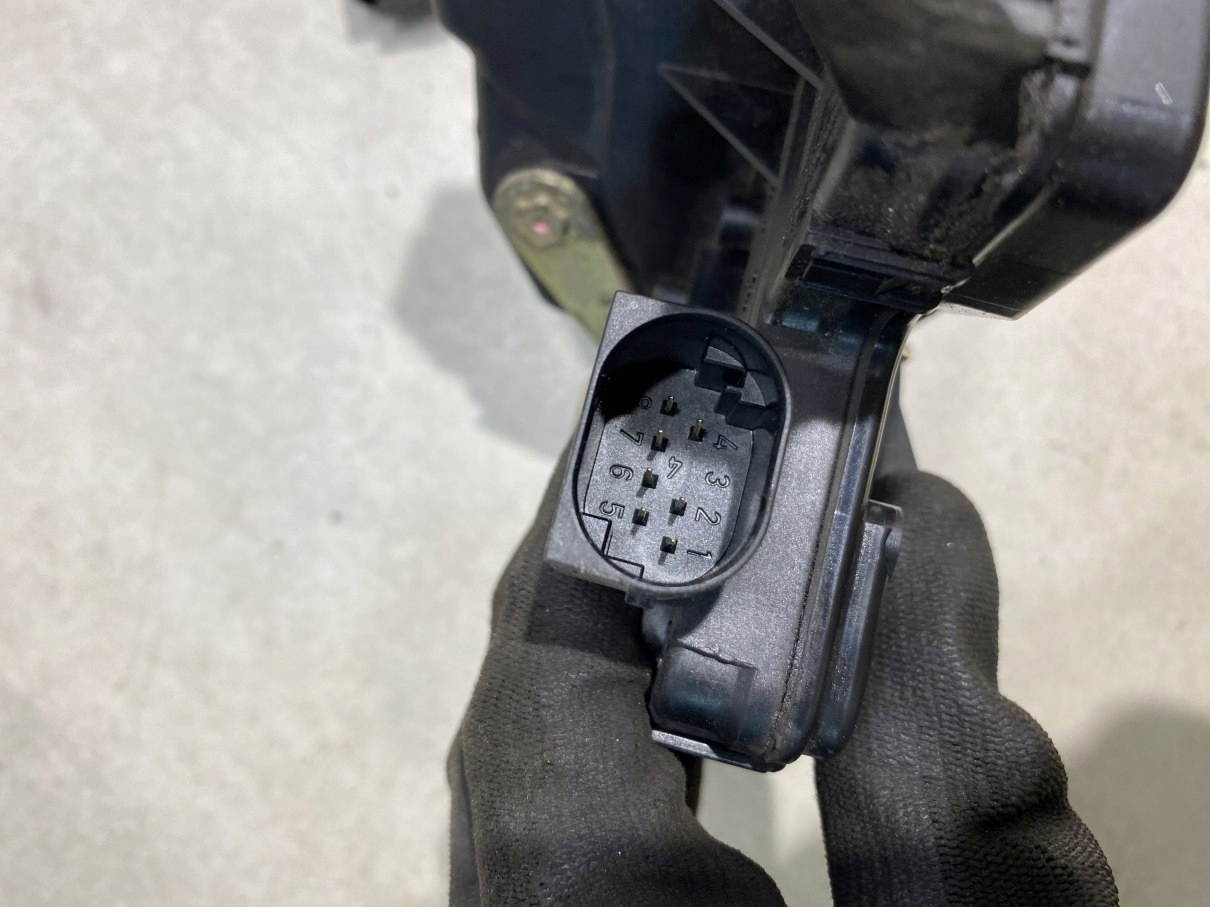 lock door left rear part BMW 3 E46 7 PIN sedan