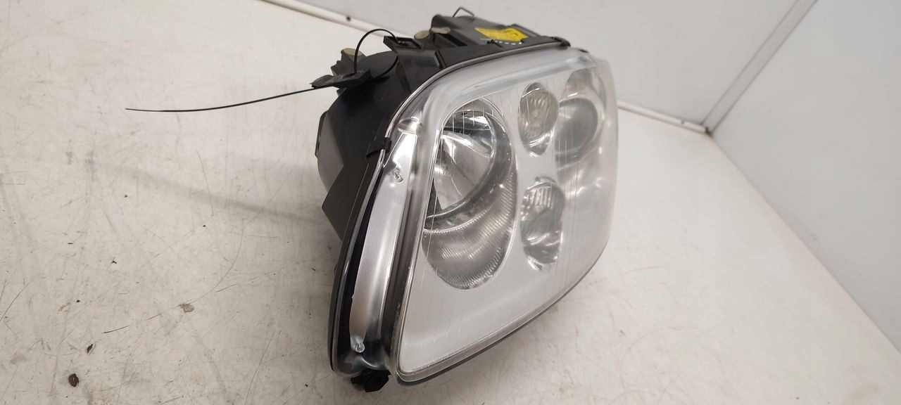 light front front left xenon VW Touran and 2,0 TDI