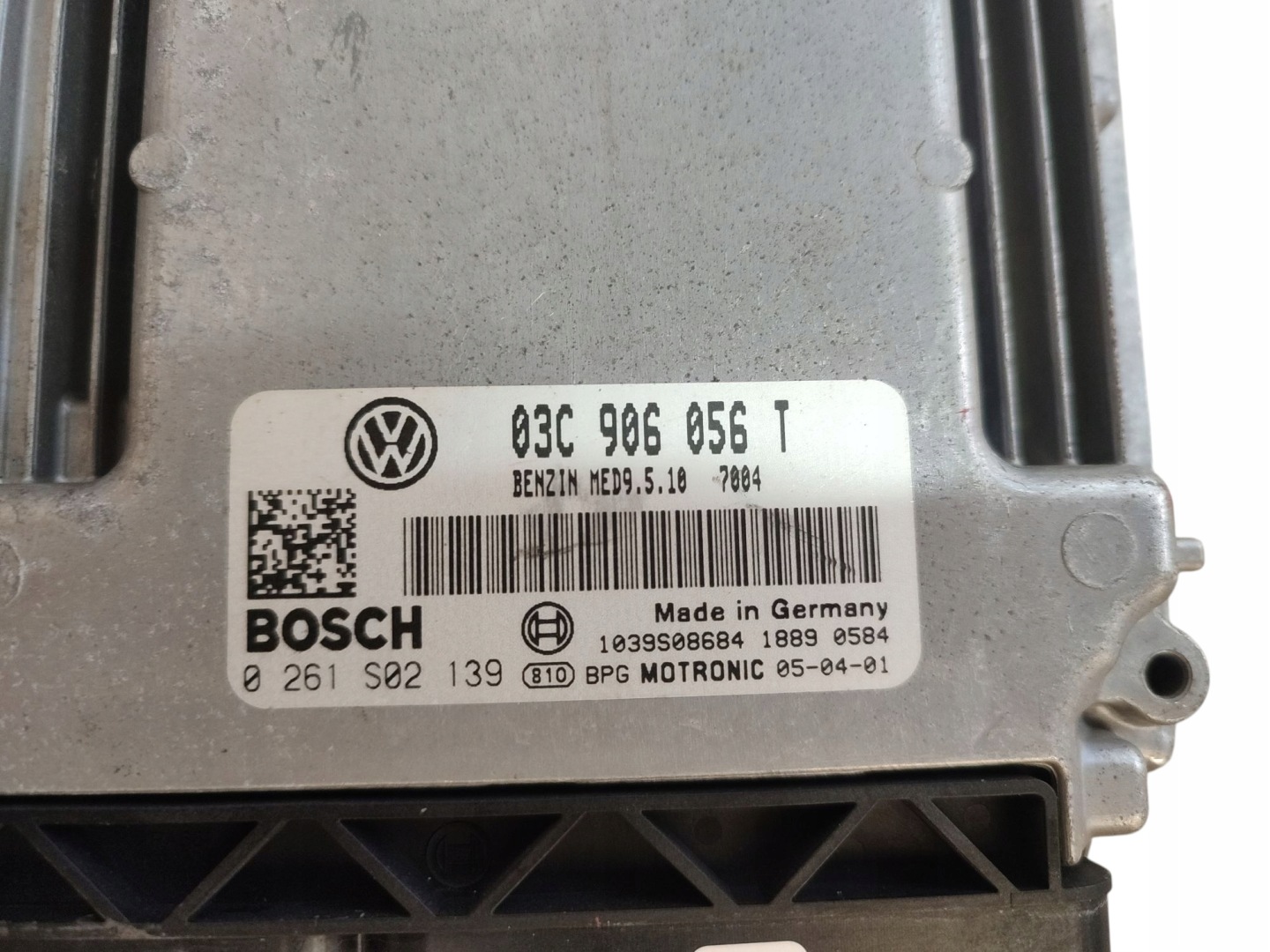 computer control unit of the engine VW PASSAT B6 1.6 FSI 03C906056T 0261S02139