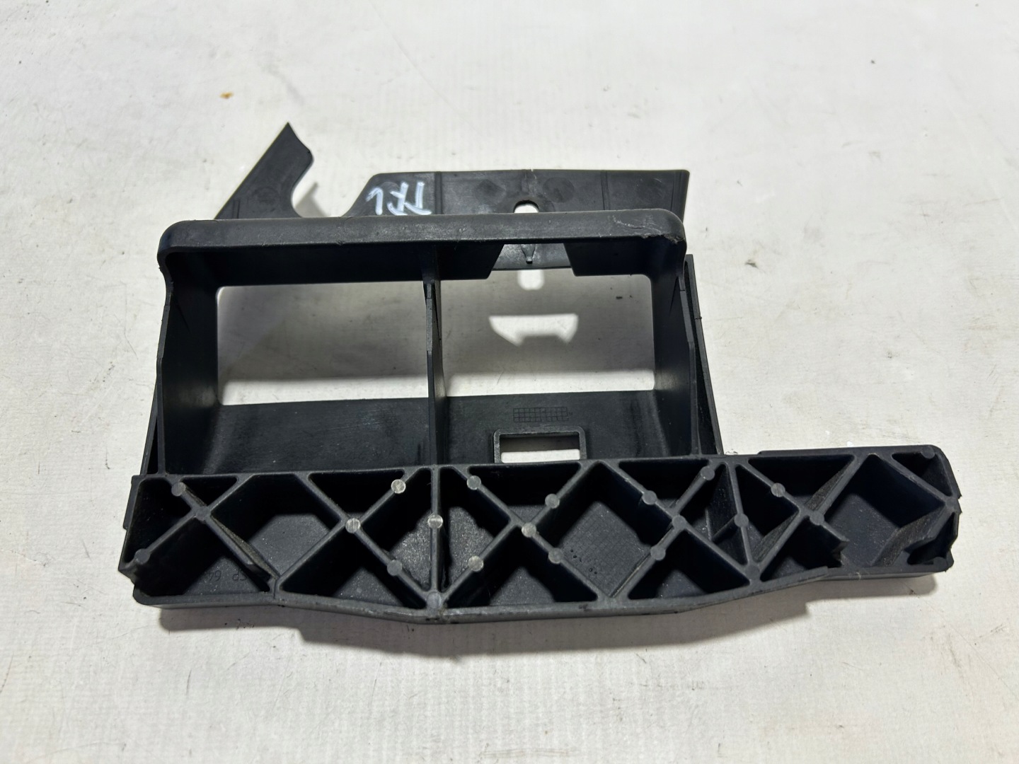 MERCEDES W212 bracket holder GRILA grille A2128850236