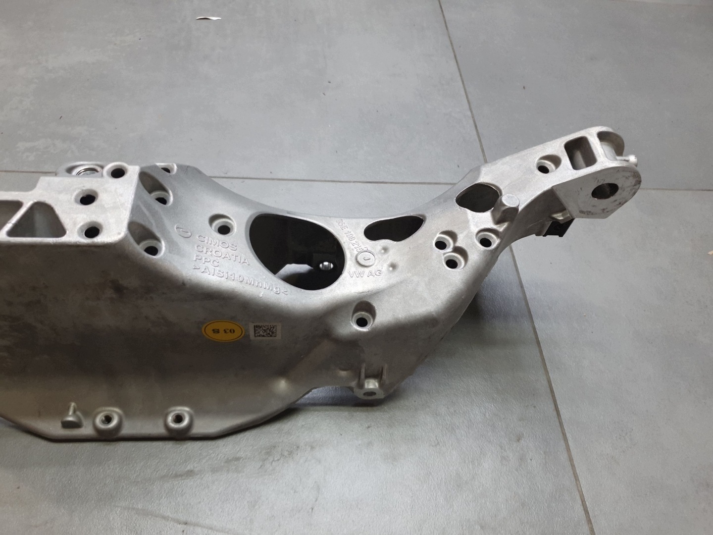 Audi SQ6 e-tron engine mount console 85E199215J
