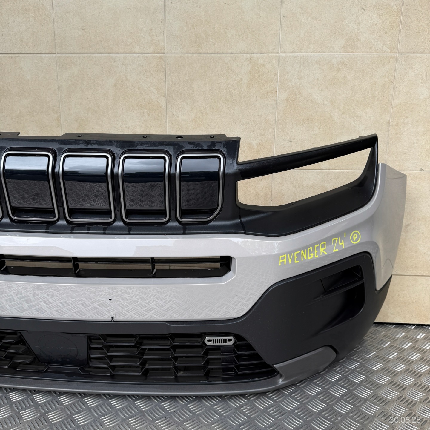 Frontstoßstange komplet JEEP AVENGER 2024 ROK