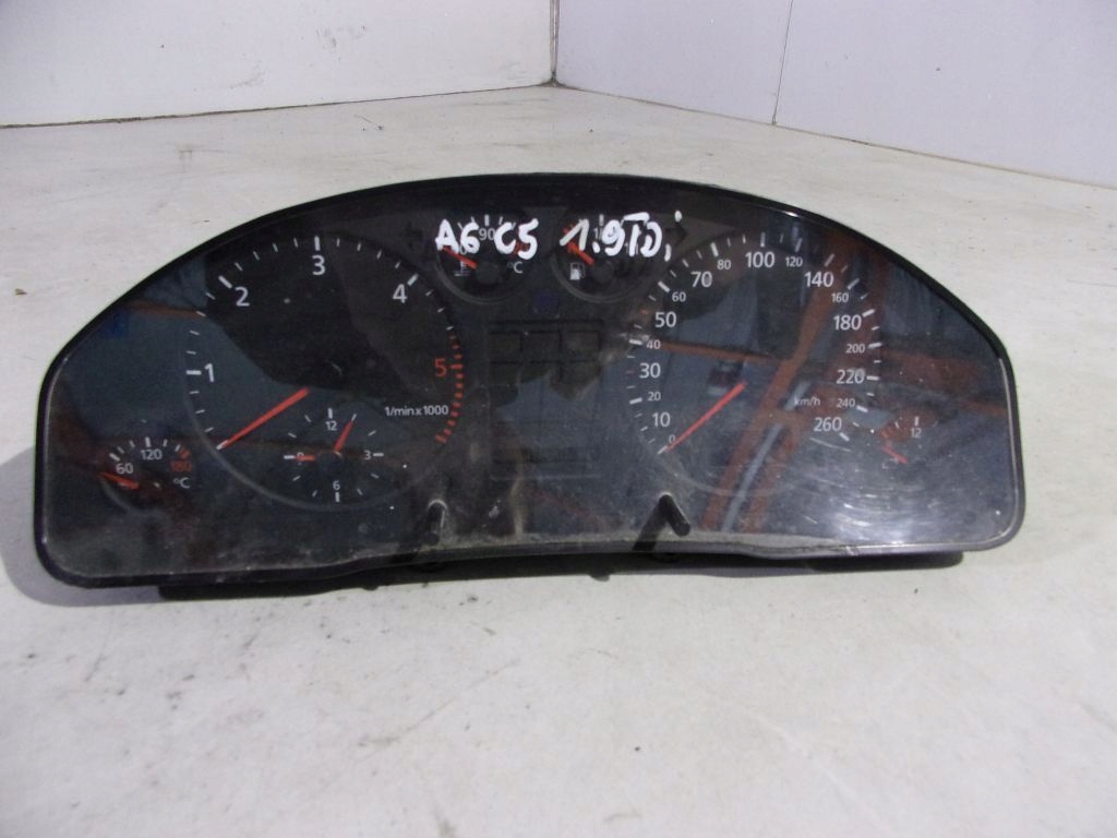 Audi A6 C5 budíky budiky 1.9 TDI