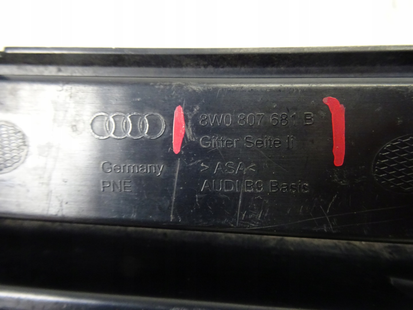 grid of a bumper front front left AUDI A4 B9 8W0807681B