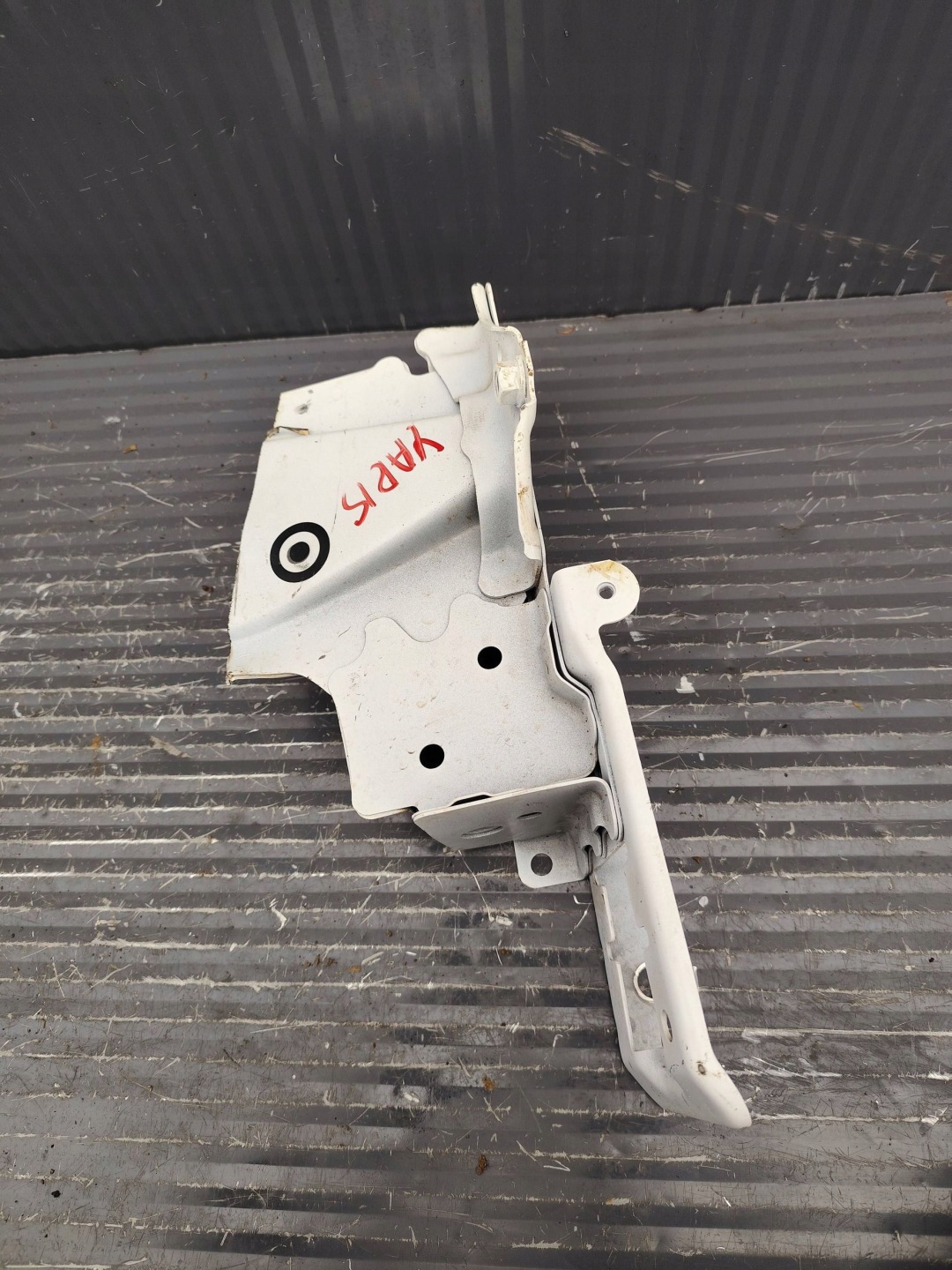 TOYOTA YARIS IV front body quarter right