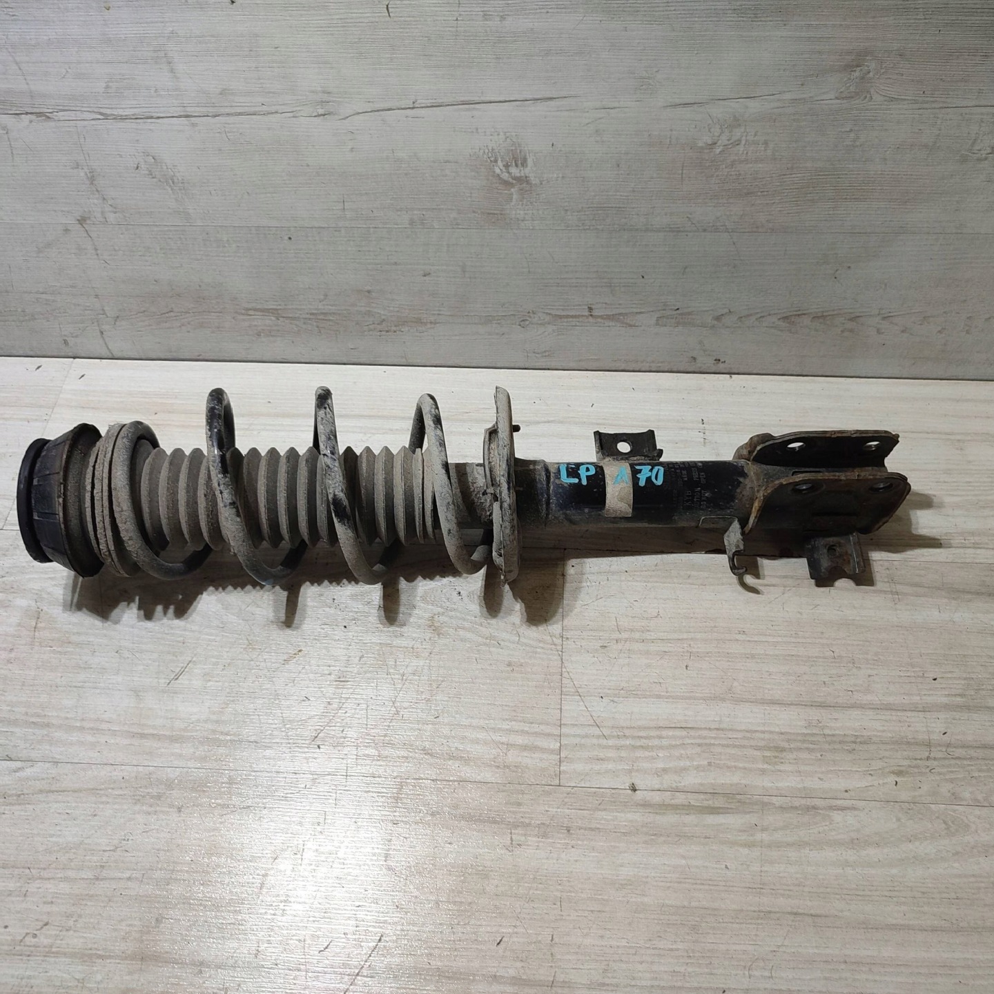 shock absorber front ze spring front left Suzuki Vitara (LY) 4160154PA
