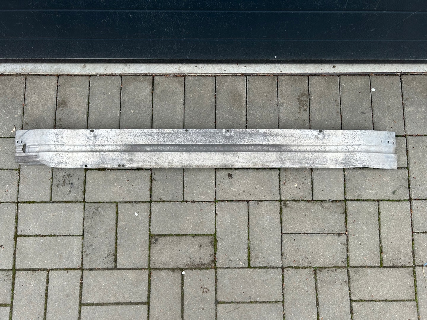 Audi Q5 8R sider pillar of a bumper front