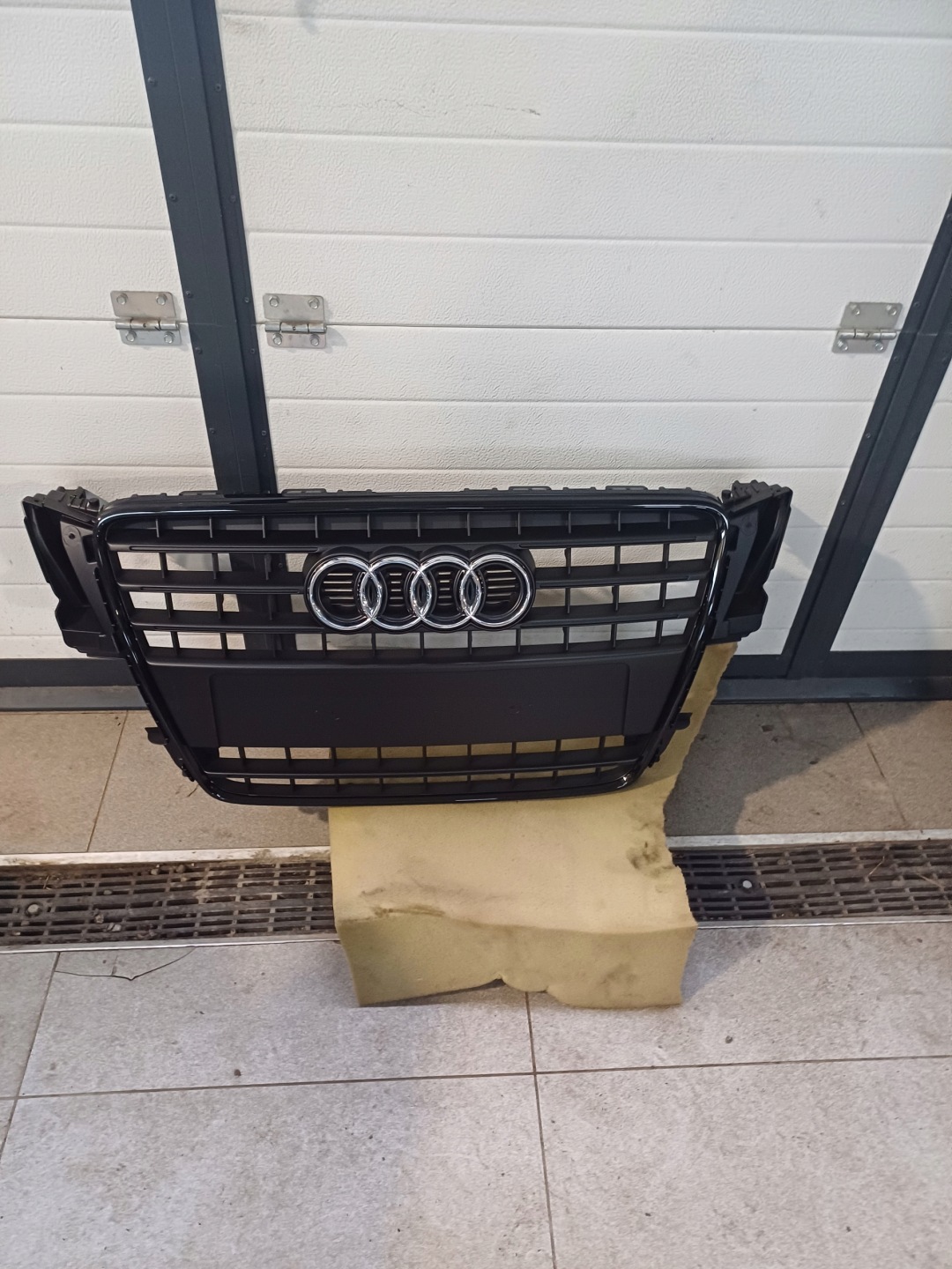 Grill AUDI A5 B8 8T0853651E vor Lift