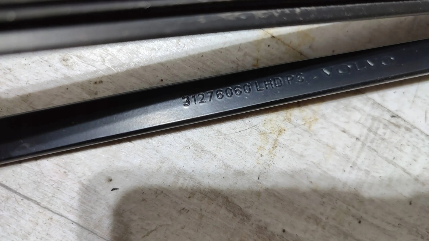 Volvo V40 II 2018r right side arm wiper windows przedniej
