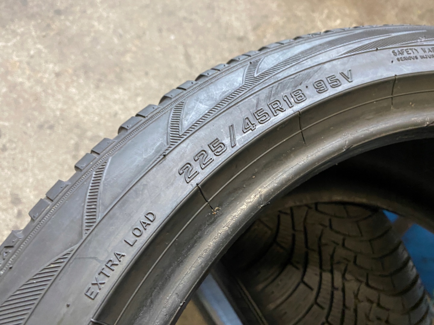 2 tyres winter 225/45R18 Falken EUROWINTER HS01 7mm