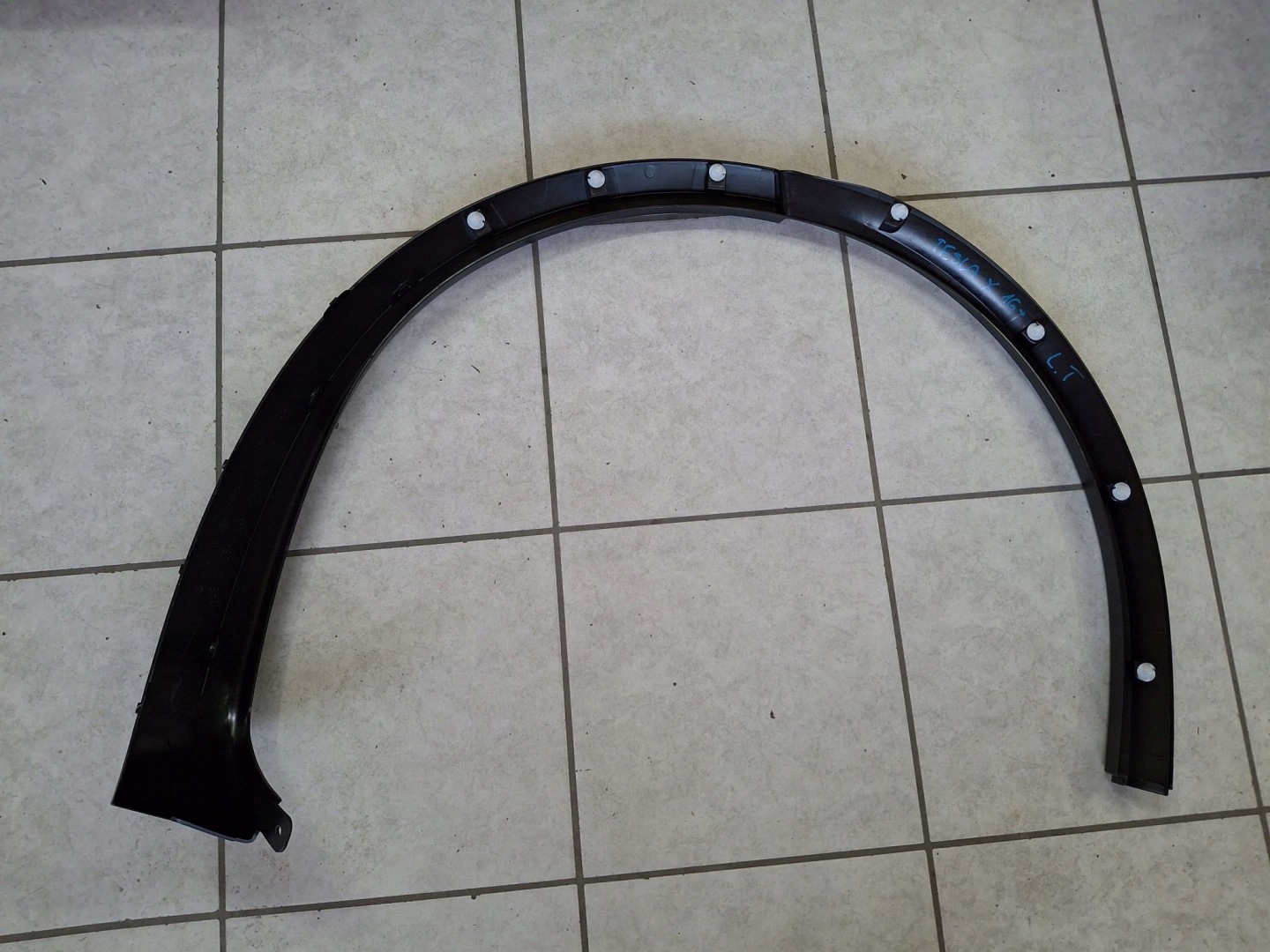 cap for fender left rear TESLA X 2020R->