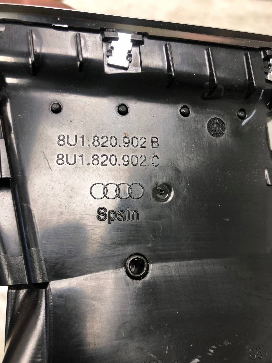 AUDI Q3 8U grid air conditioning devices consoles right 8U1820902C