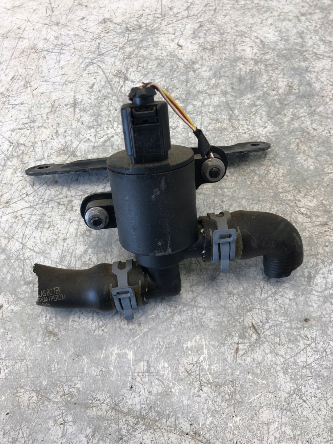 supplementary water pump AUDI A4 B8 A5 LIFT