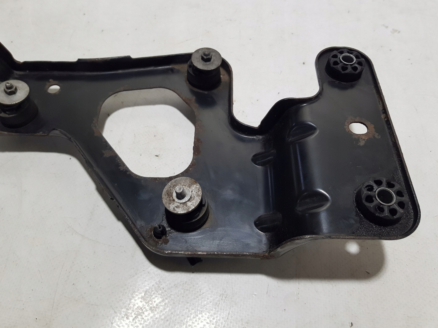 bracket holder KOMPRESORA POMPY SPREZARKI ZWIESZENIA BMW X5 E70