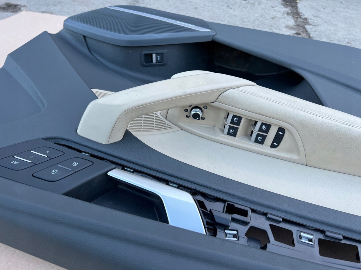 AUDI Q5 80A side door upholstery left front bang & OLUFSEN 80A867133