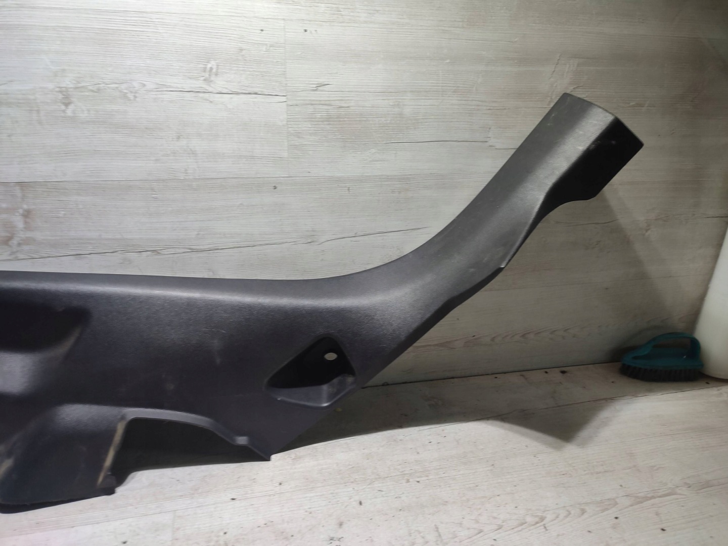Peugeot 2008 II 2020 left side moulding threshold