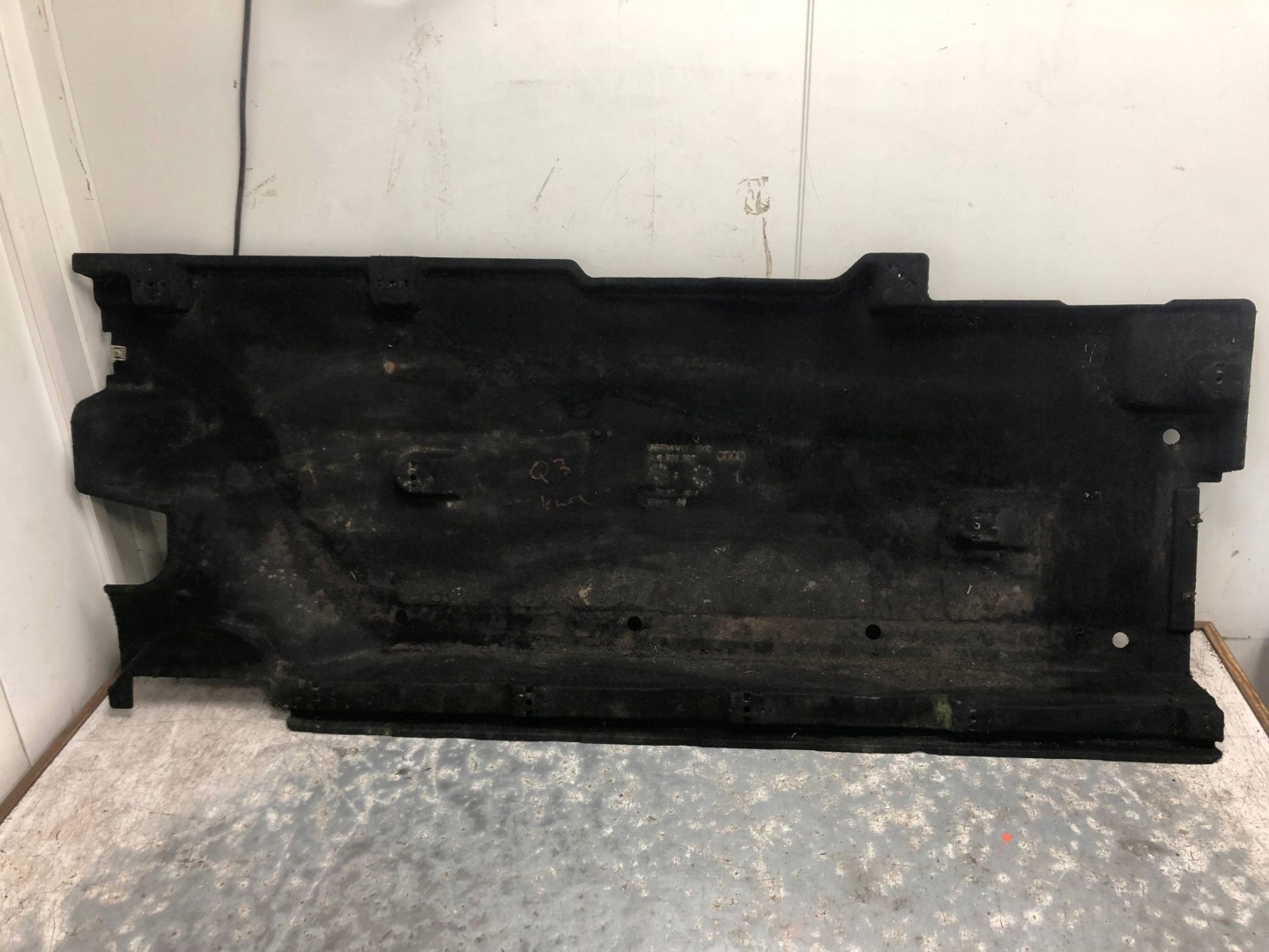cover chassis left AUDI Q3 8U 8U0825207