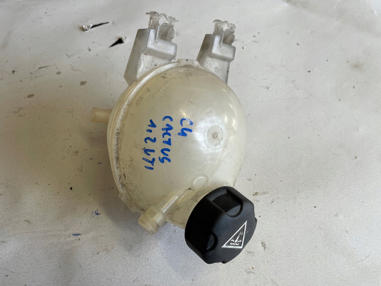 CITROEN C4 CACTUS 1.2 VTI Réservoir eau 9800777280
