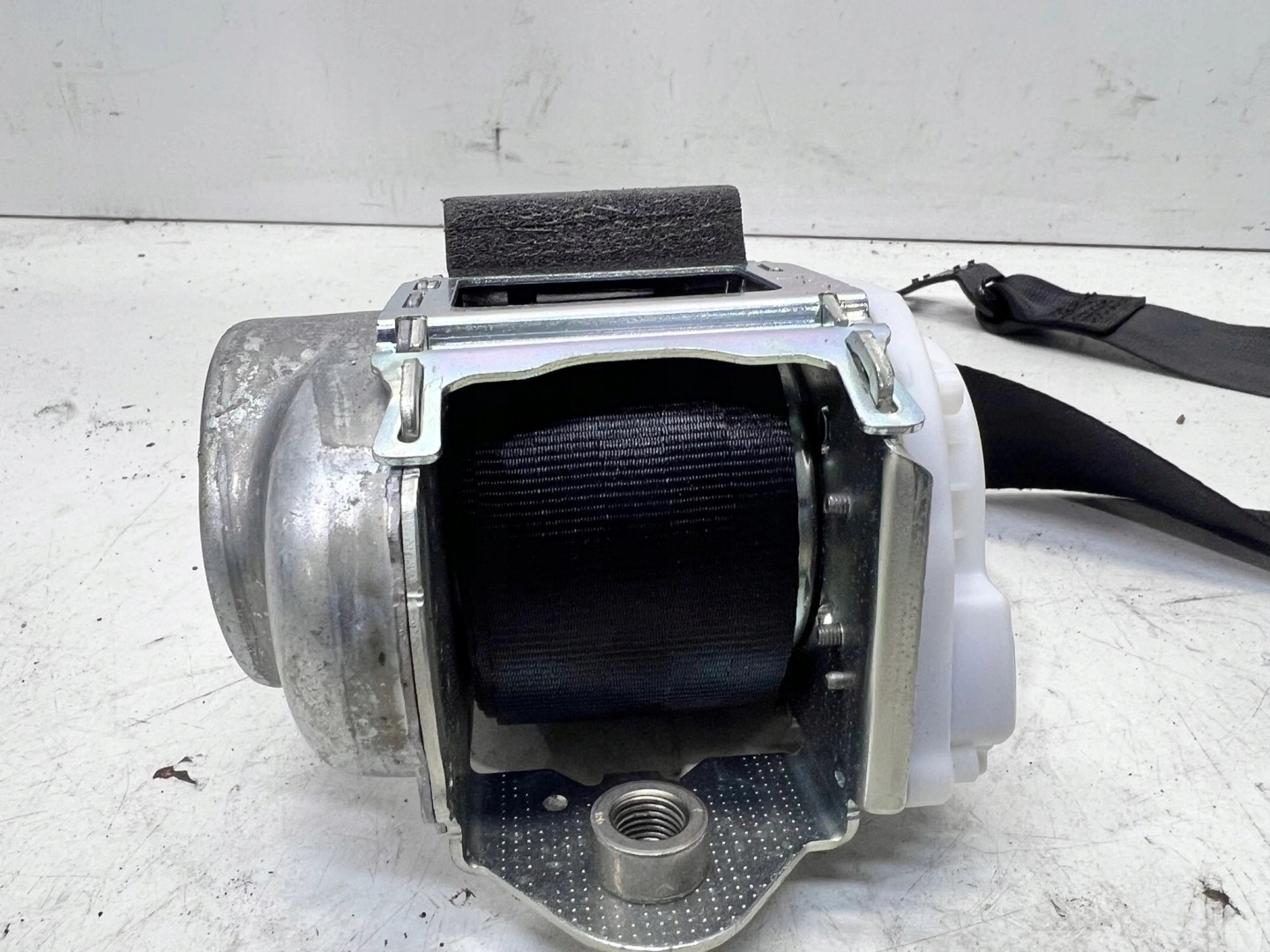 tension belt safety left front AUDI A3 8Y 8Y0857705K