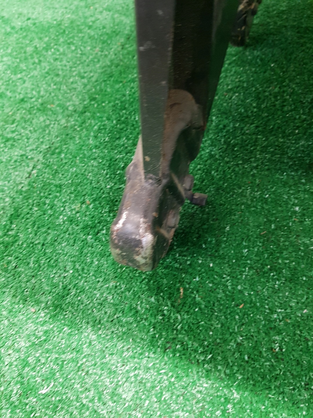 seat rear right side VOLKSWAGEN T5