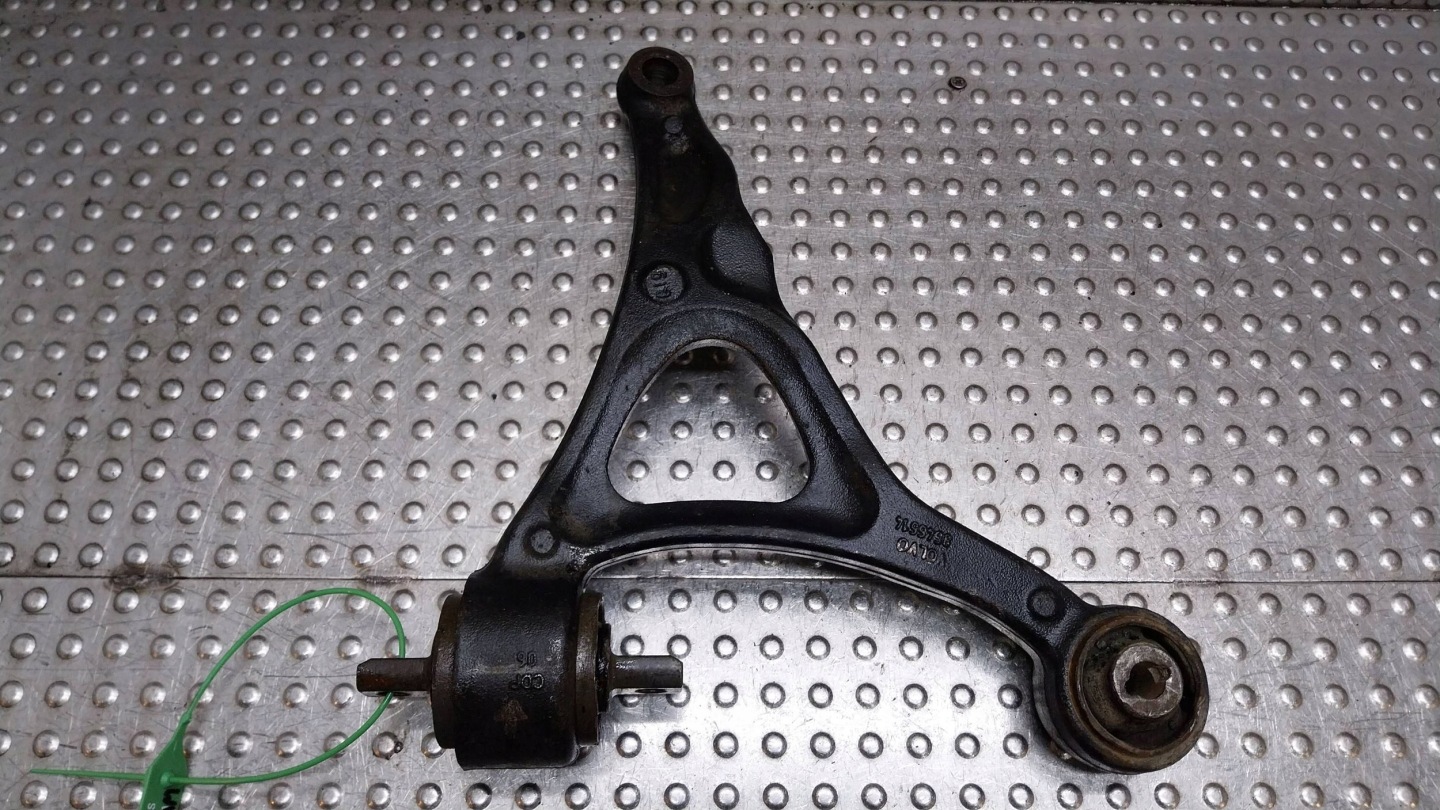 arm right front 8646614 VOLVO XC90 and LIFT