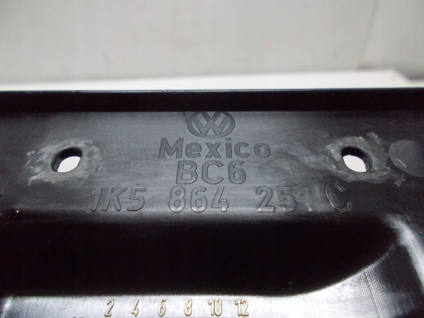 VW GOLF V KOMBI 2.0 TDI 09R bracciolo 1K5864251C