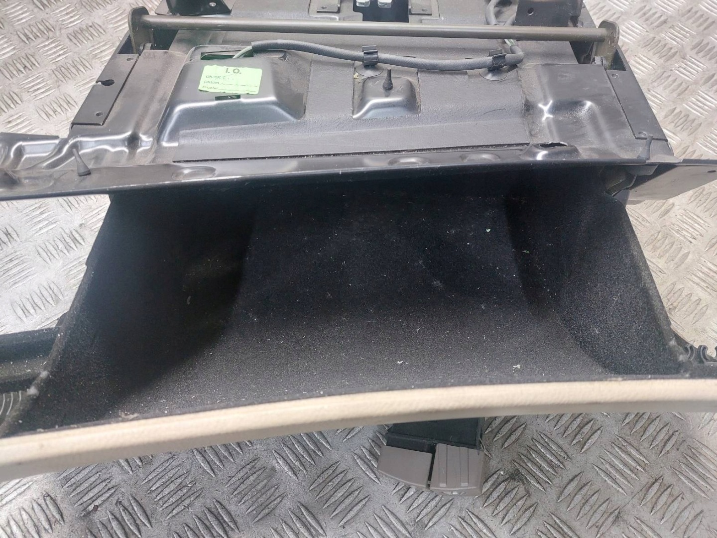 passenger compartment of the passenger + lock button AUDI A8 D2 4D1857147C 4D1857095LL