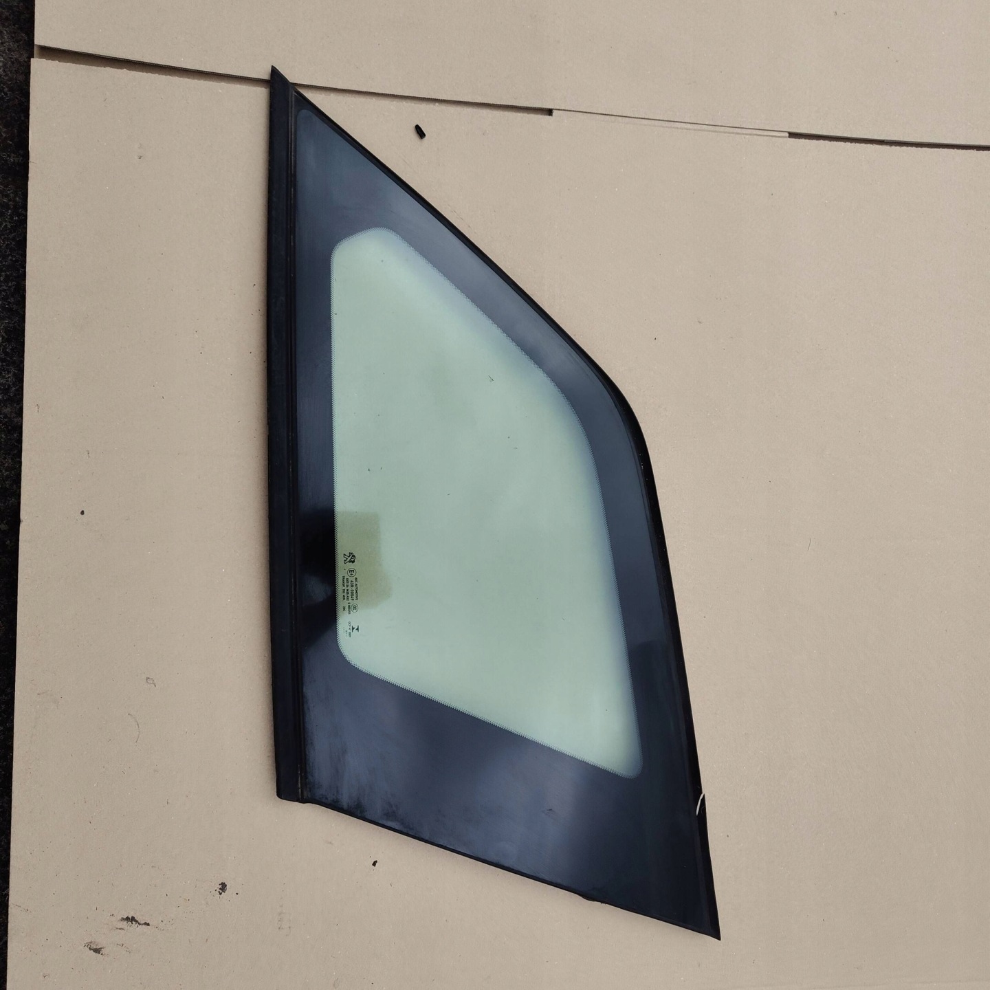 window side rear rear part side right Peugeot 5008 II 9814372880