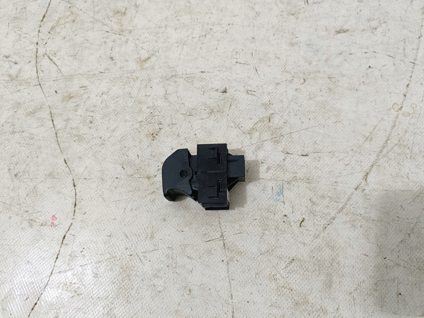 CADILLAC ESCALADE IV 15- switch brakes 23470329